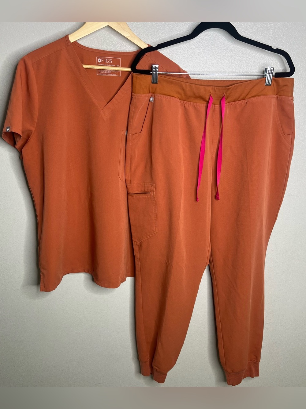 FIGS Nurse Uniform Short Sleeve Top & Jogger Bottoms Burnt Orange Women's - XXL